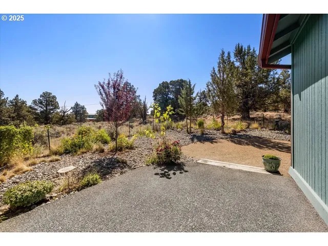 a view of a backyard of the house
