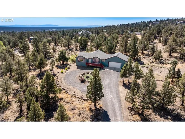 a view of an outdoor space with city view