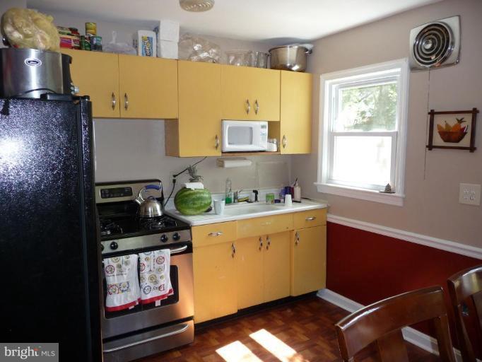 9809 Braddock Road Silver Spring, MD 20903 - Photo 7 of 14 Kitchen