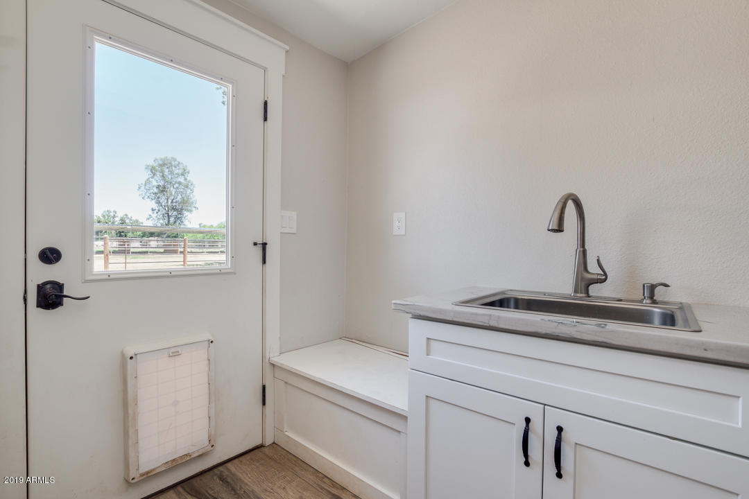 3410 East Campbell Road Gilbert, AZ 85234 - Photo 16 of 47 Laundry room