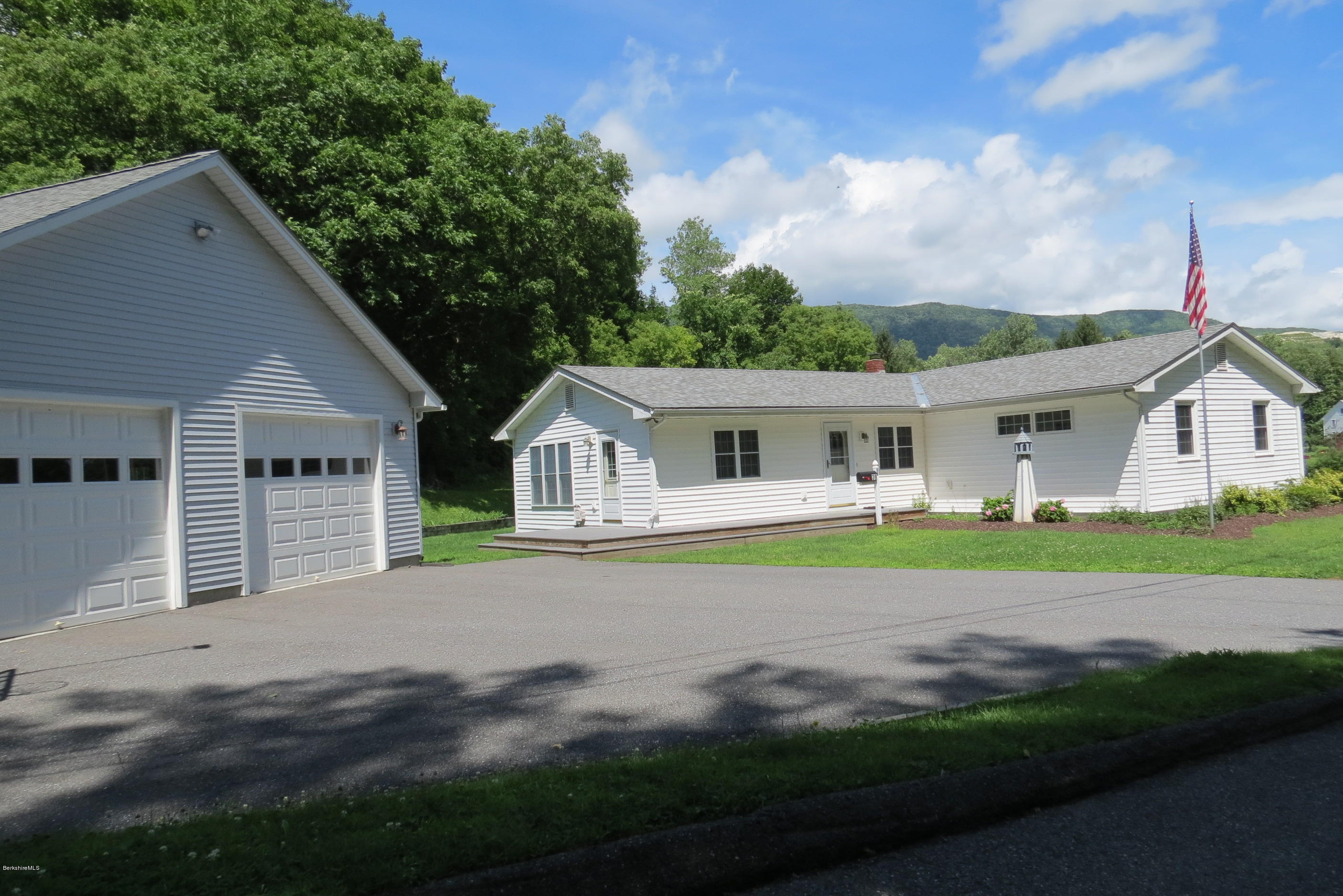 39 Harding Avenue Adams, MA 01220 - Photo 3 of 54 1 level ranch w 3 bedrooms & 3 baths