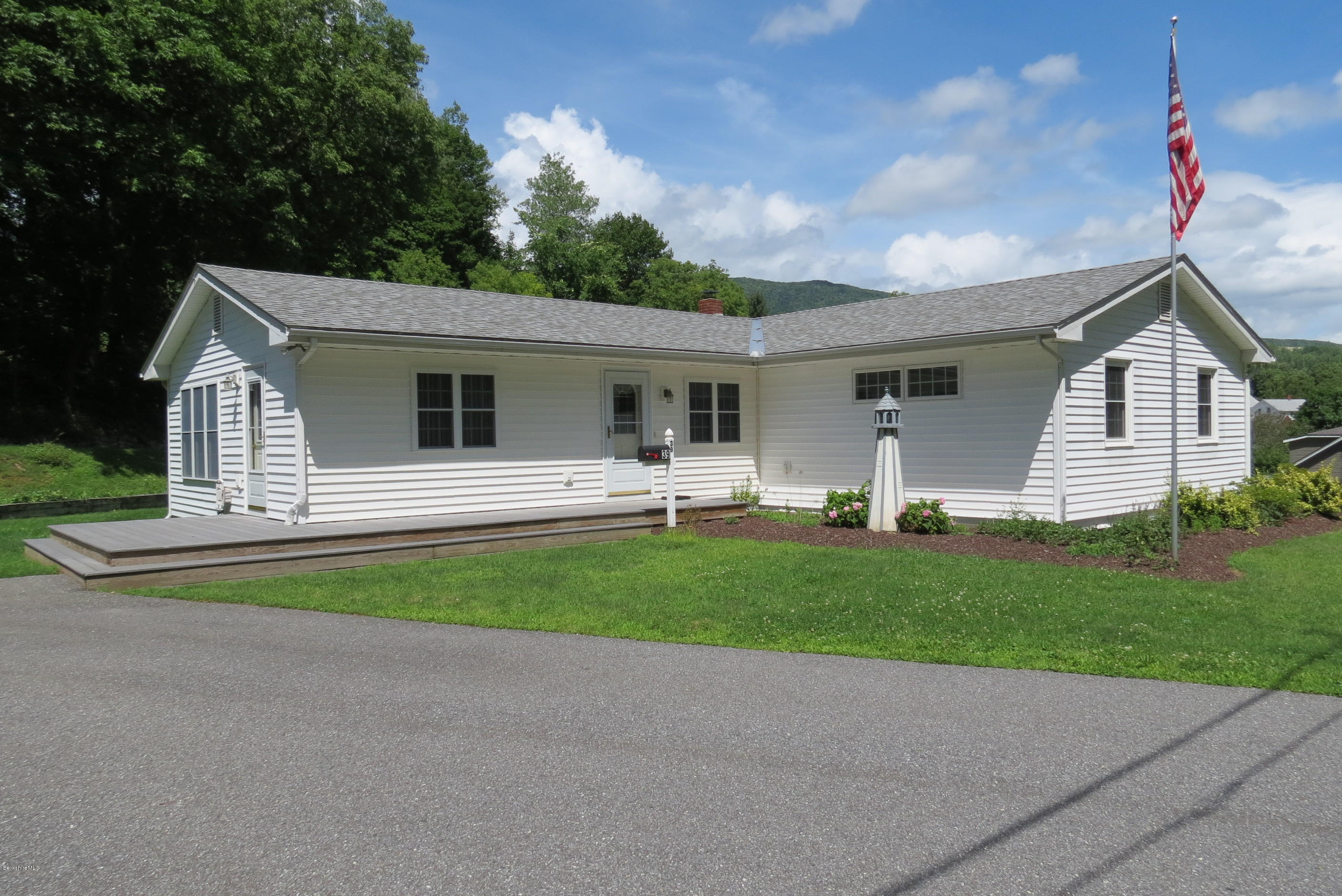 39 Harding Avenue Adams, MA 01220 - Photo 5 of 54 1 level ranch in excellent condition