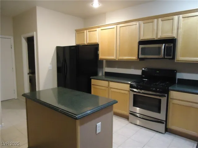 $2,000 | 10106 San Gervasio Avenue, Las Vegas, NV 89147