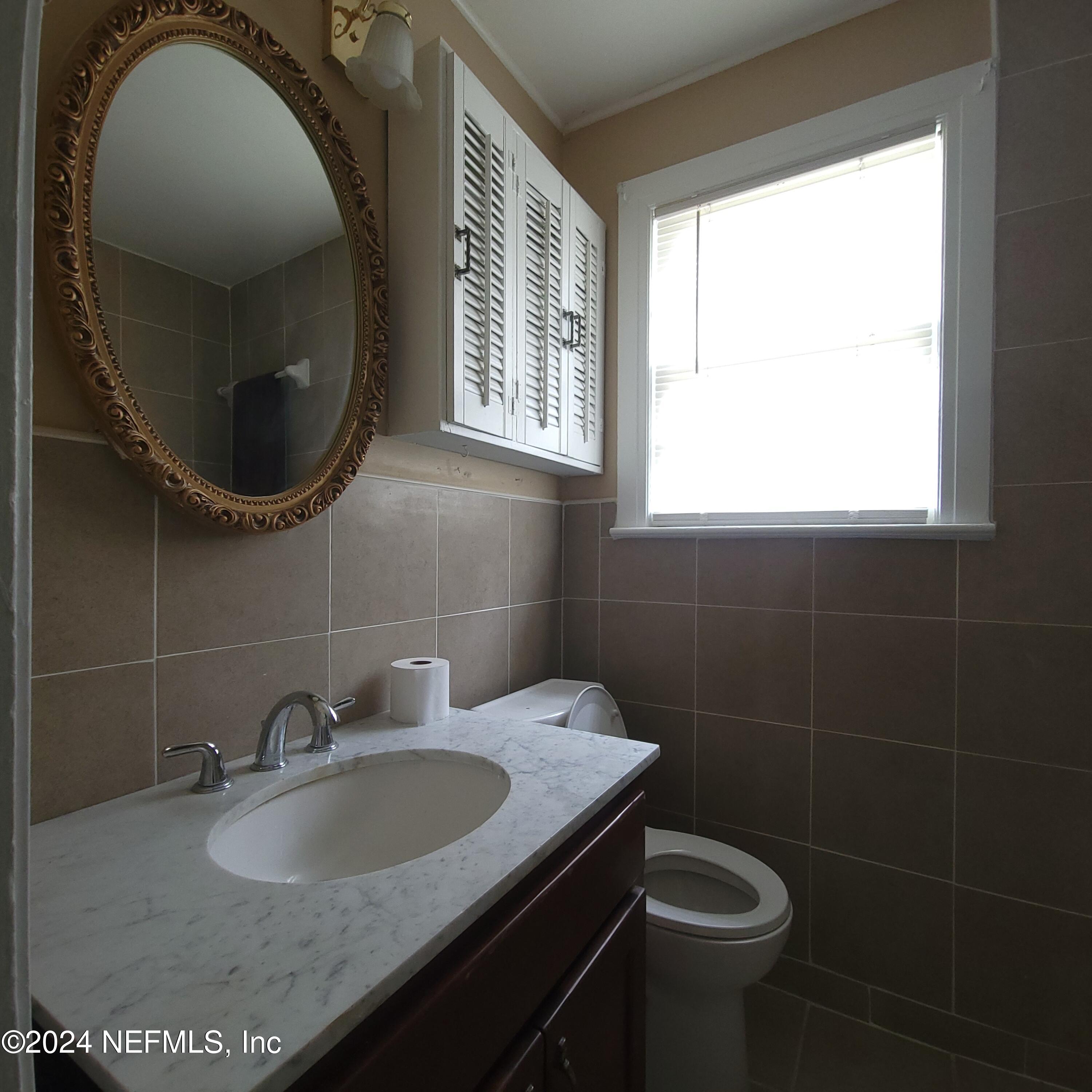3269 St Augustine Road Jacksonville, FL 32207 - Photo 12 of 16 Hall Bath