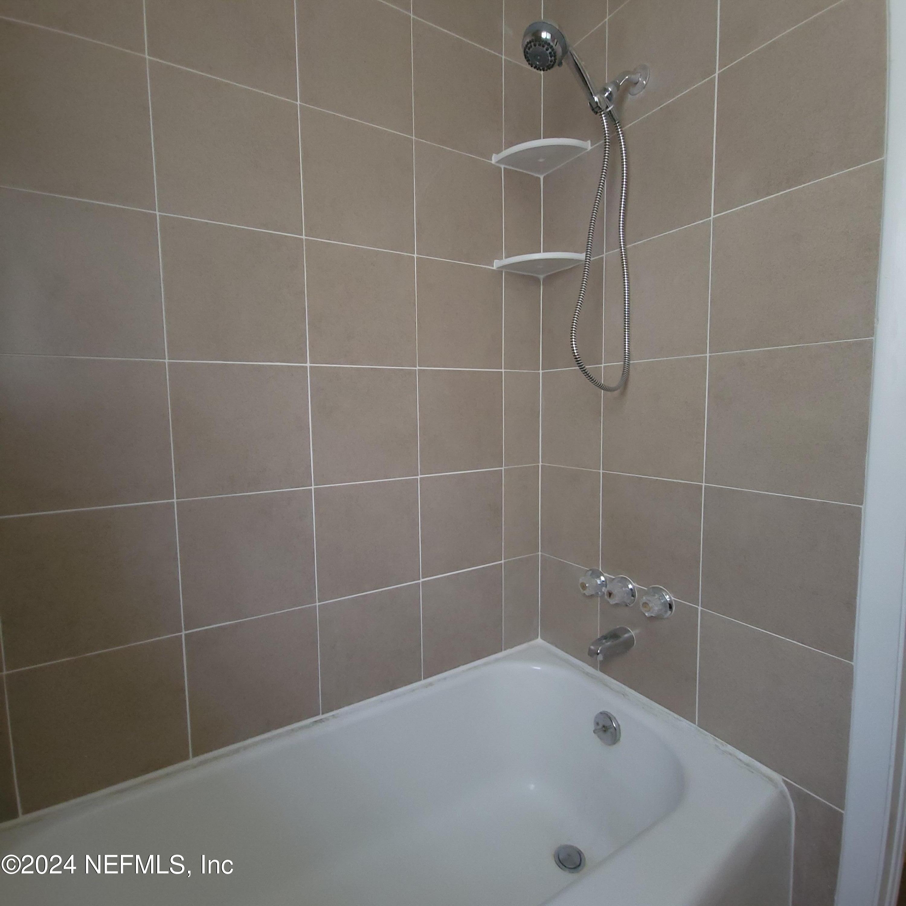 3269 St Augustine Road Jacksonville, FL 32207 - Photo 13 of 16 Hall Bathtub