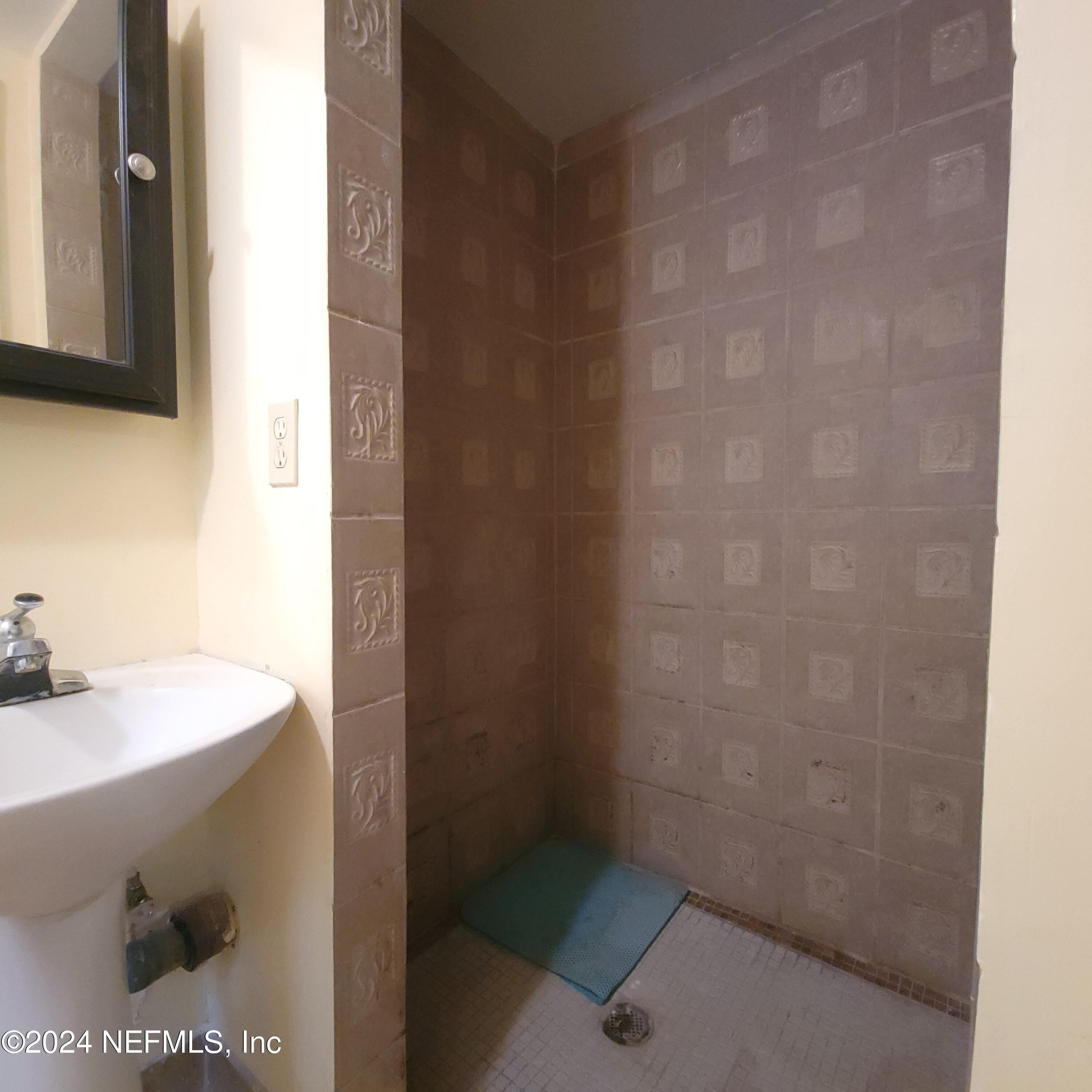 3269 St Augustine Road Jacksonville, FL 32207 - Photo 10 of 16 Owners Shower
