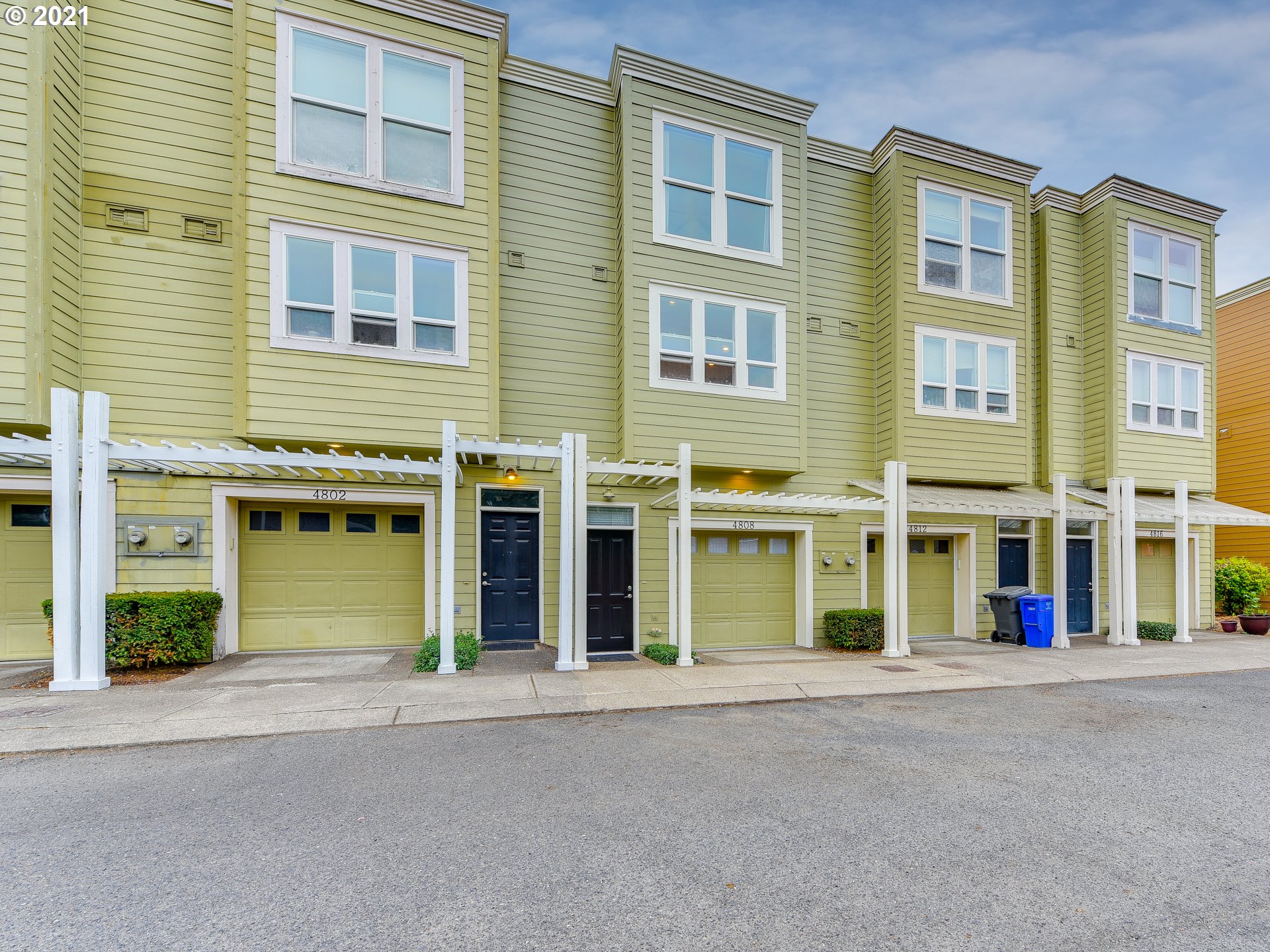4808 Southwest View Point Terrace Portland, OR 97239 - Photo 2 of 31 Gallery Image 2