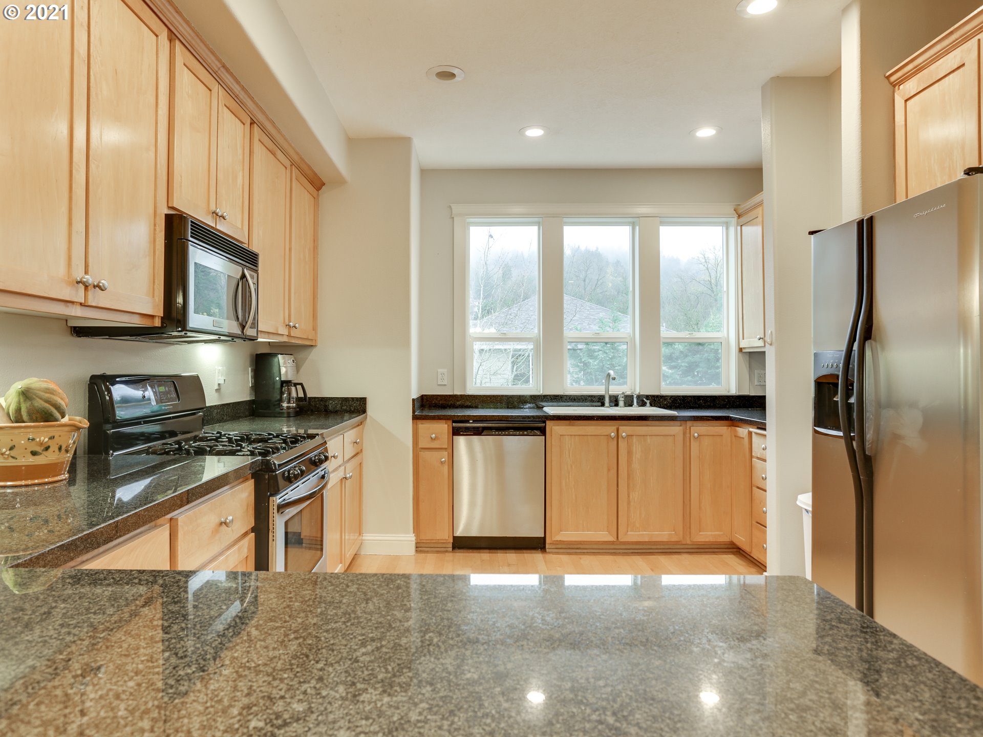 4808 Southwest View Point Terrace Portland, OR 97239 - Photo 11 of 31 Gallery Image 11