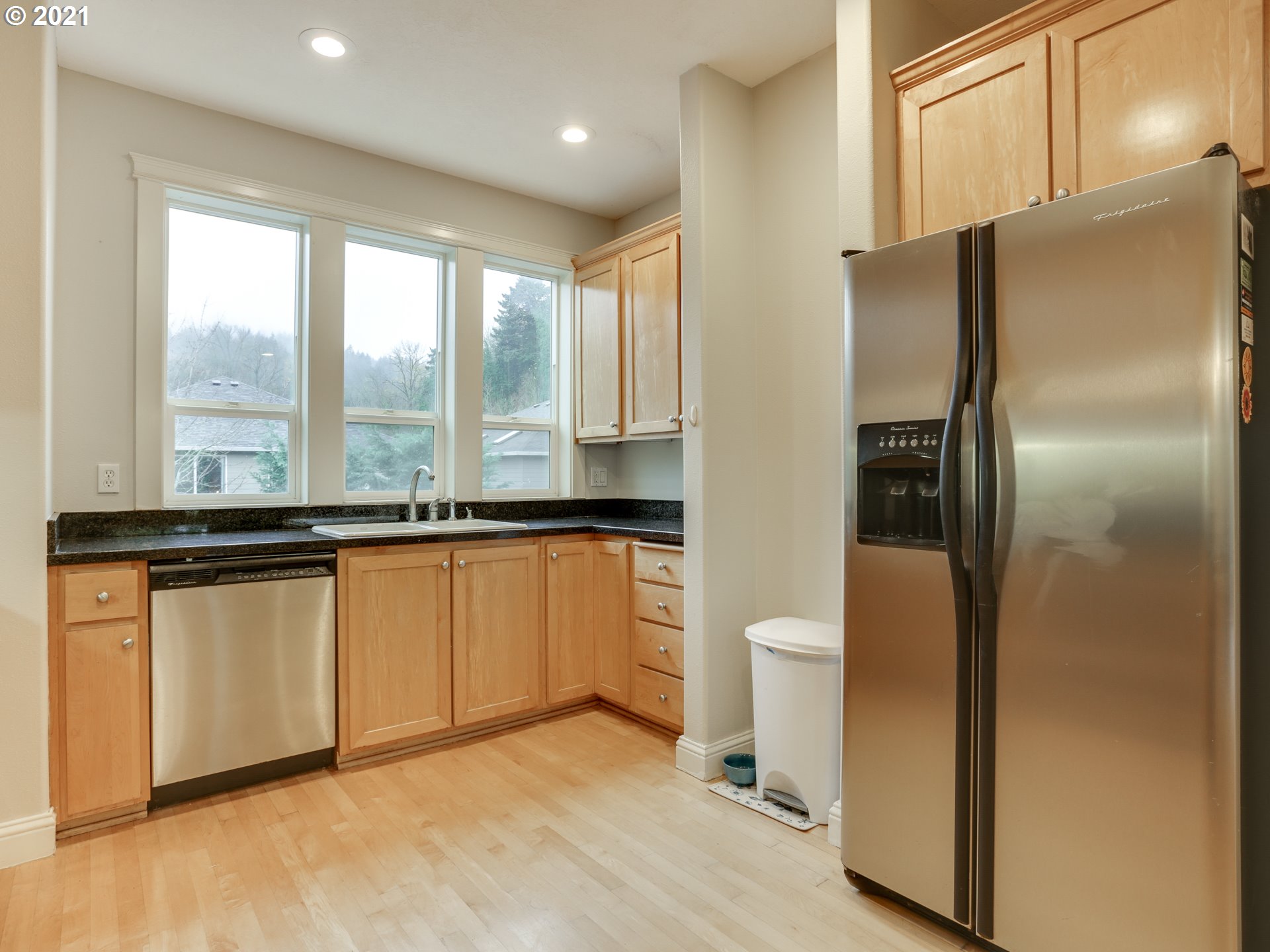 4808 Southwest View Point Terrace Portland, OR 97239 - Photo 12 of 31 Gallery Image 12