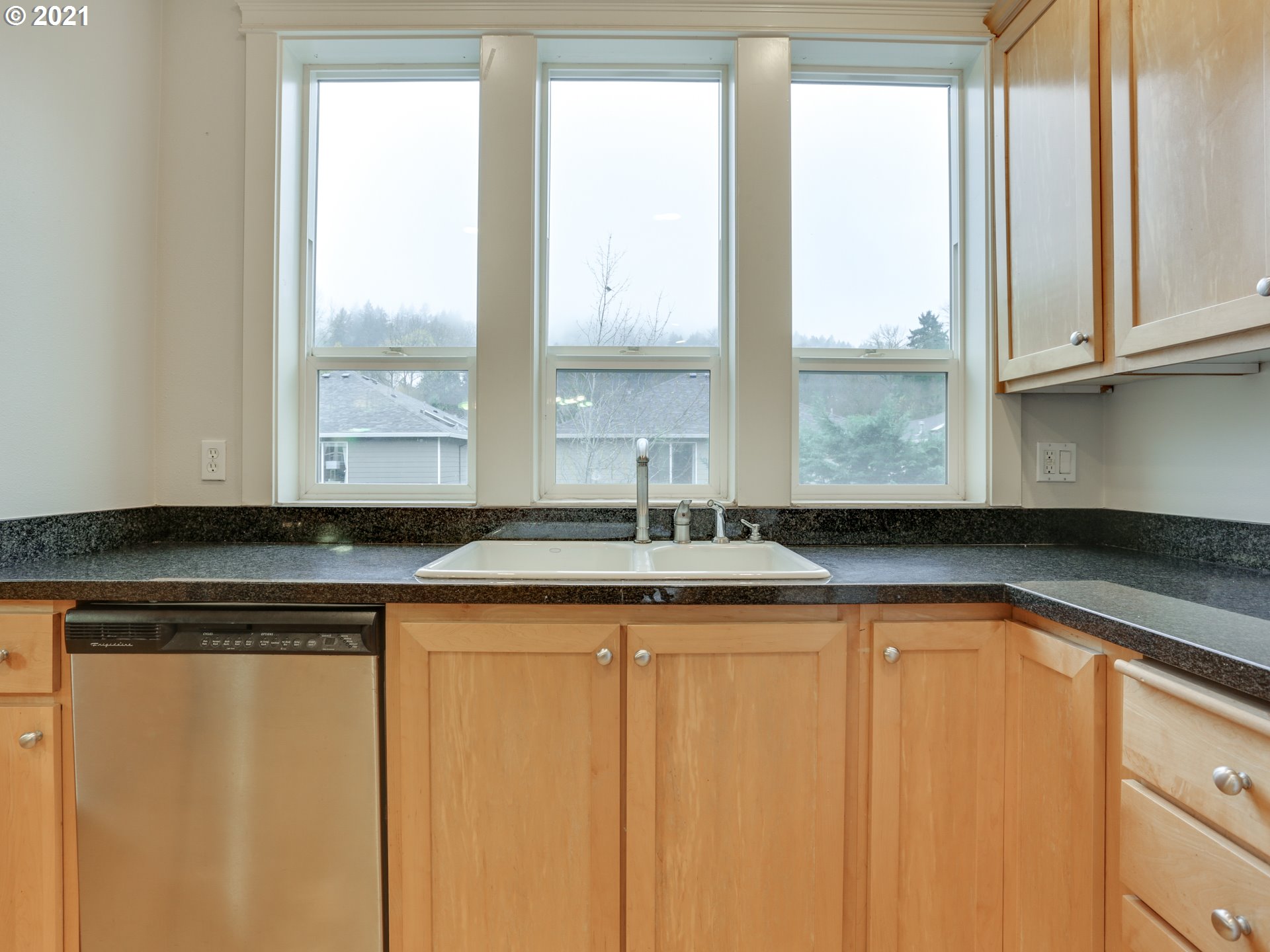 4808 Southwest View Point Terrace Portland, OR 97239 - Photo 13 of 31 Gallery Image 13