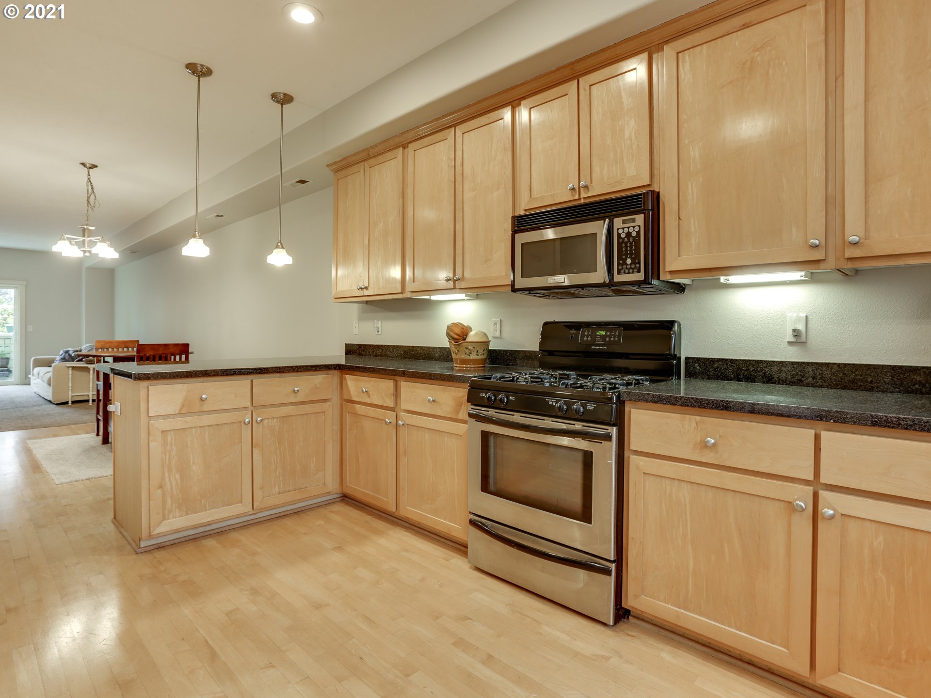4808 Southwest View Point Terrace Portland, OR 97239 - Photo 15 of 31 Gallery Image 15