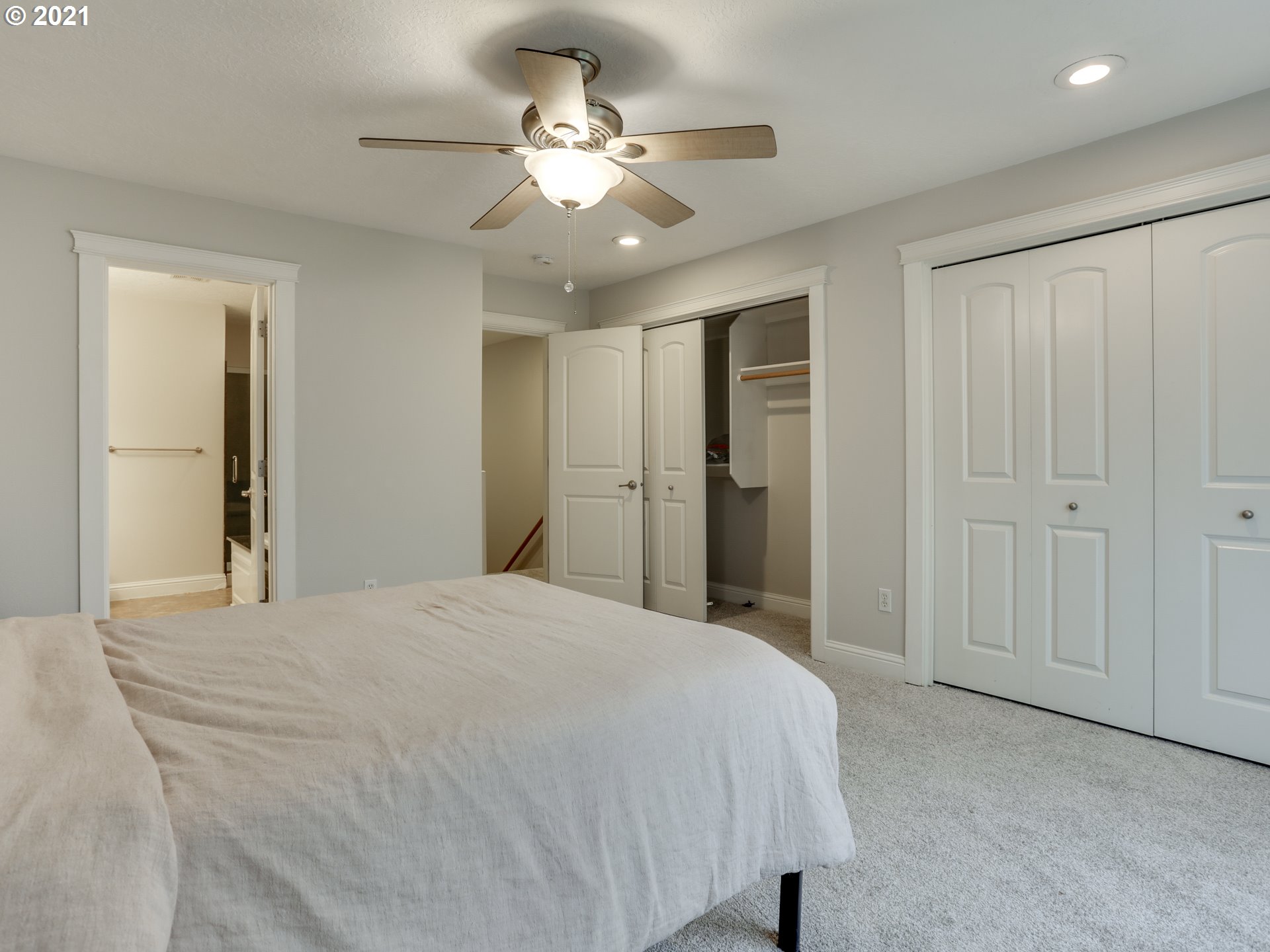 4808 Southwest View Point Terrace Portland, OR 97239 - Photo 18 of 31 Gallery Image 18