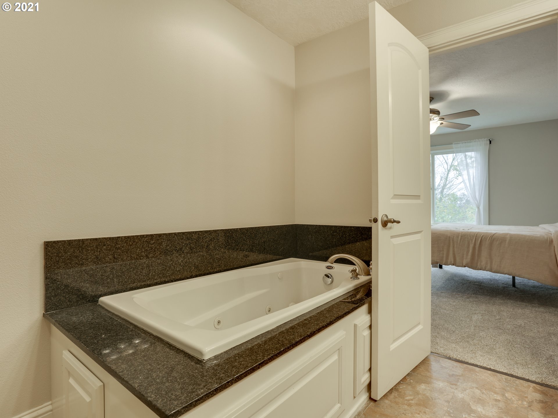 4808 Southwest View Point Terrace Portland, OR 97239 - Photo 22 of 31 Gallery Image 22