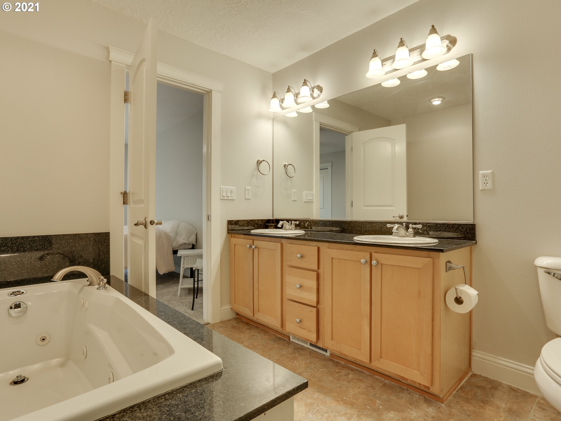 4808 Southwest View Point Terrace Portland, OR 97239 - Photo 23 of 31 Gallery Image 23