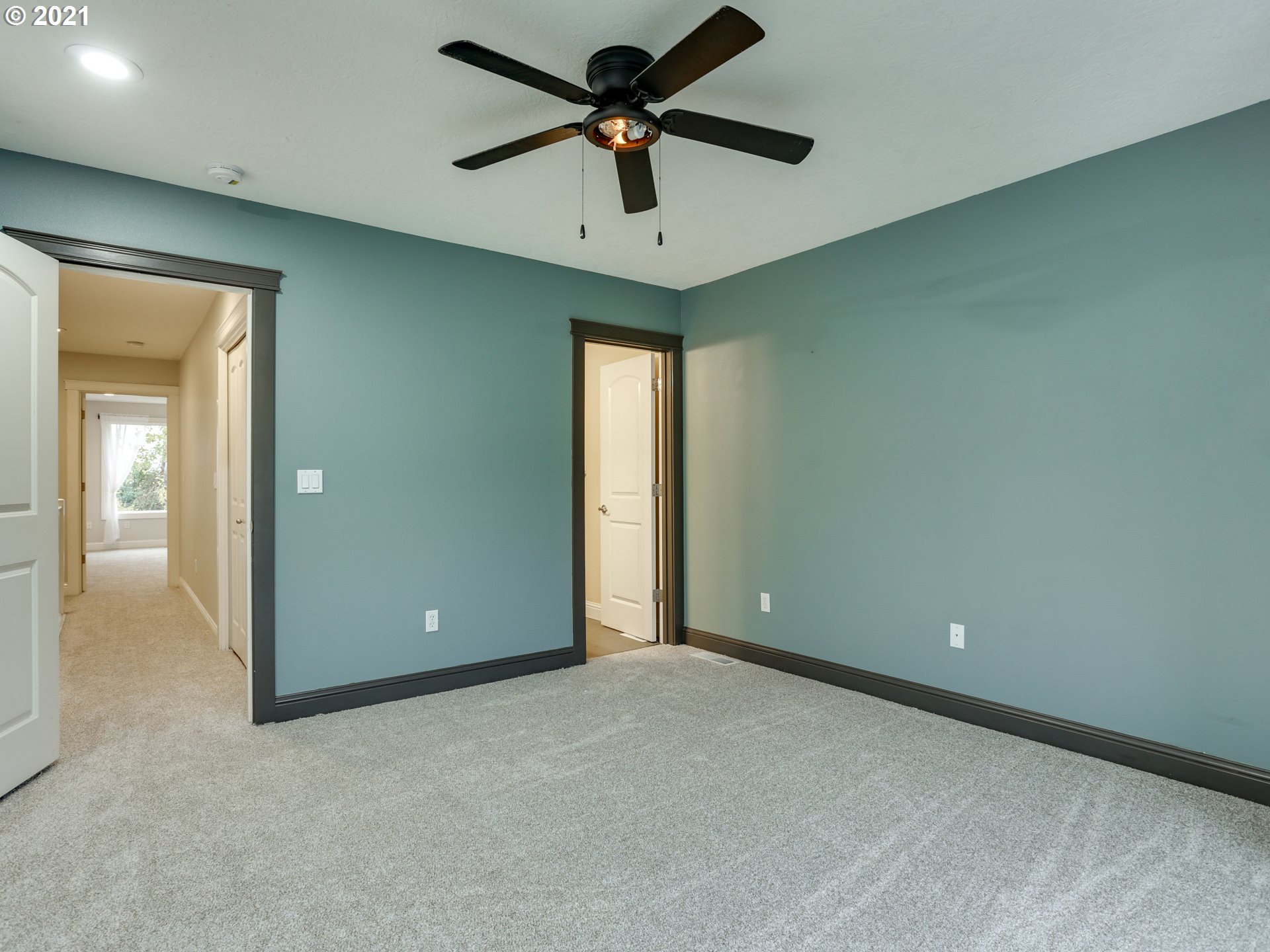 4808 Southwest View Point Terrace Portland, OR 97239 - Photo 28 of 31 Gallery Image 28