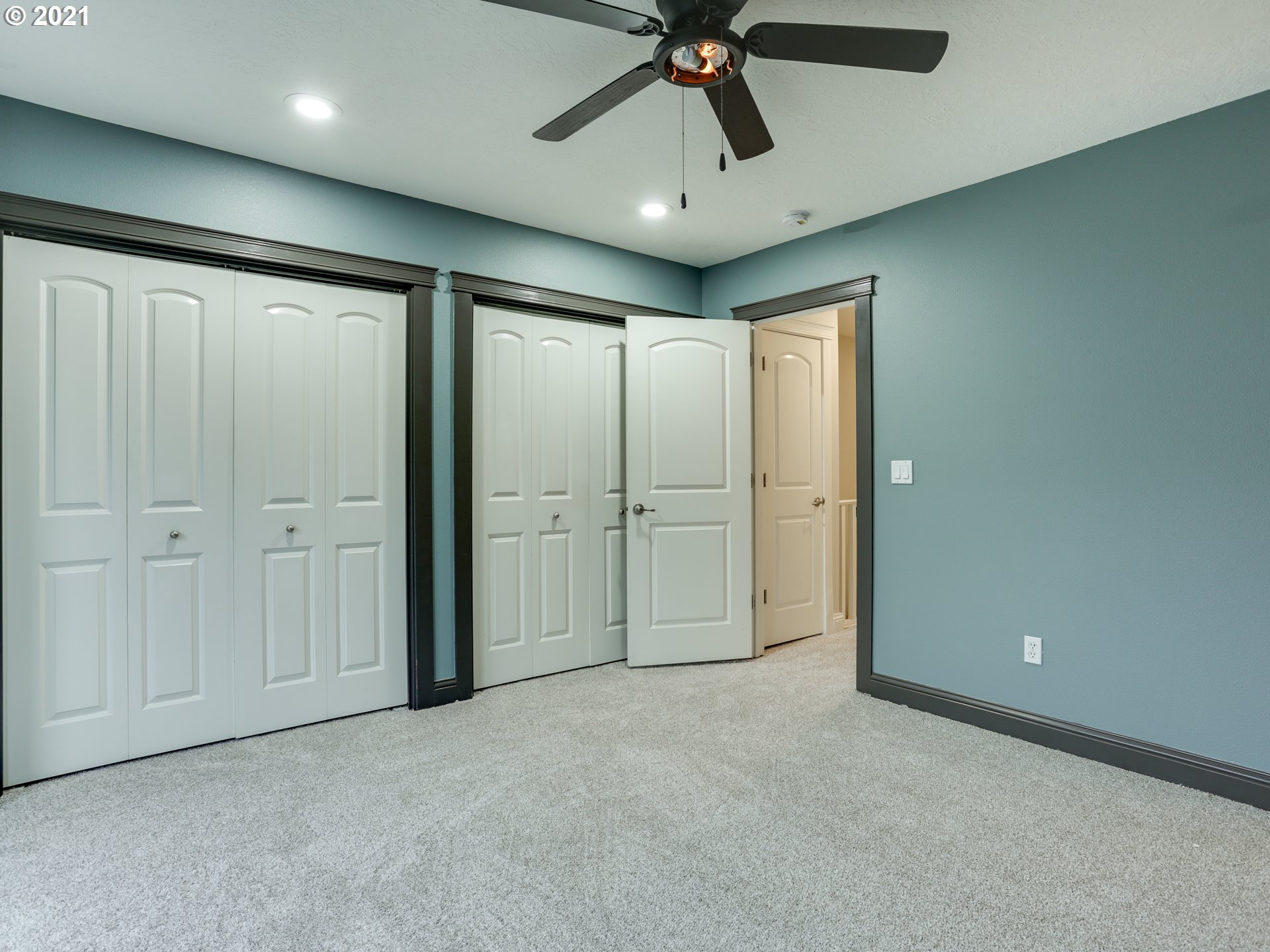 4808 Southwest View Point Terrace Portland, OR 97239 - Photo 29 of 31 Gallery Image 29