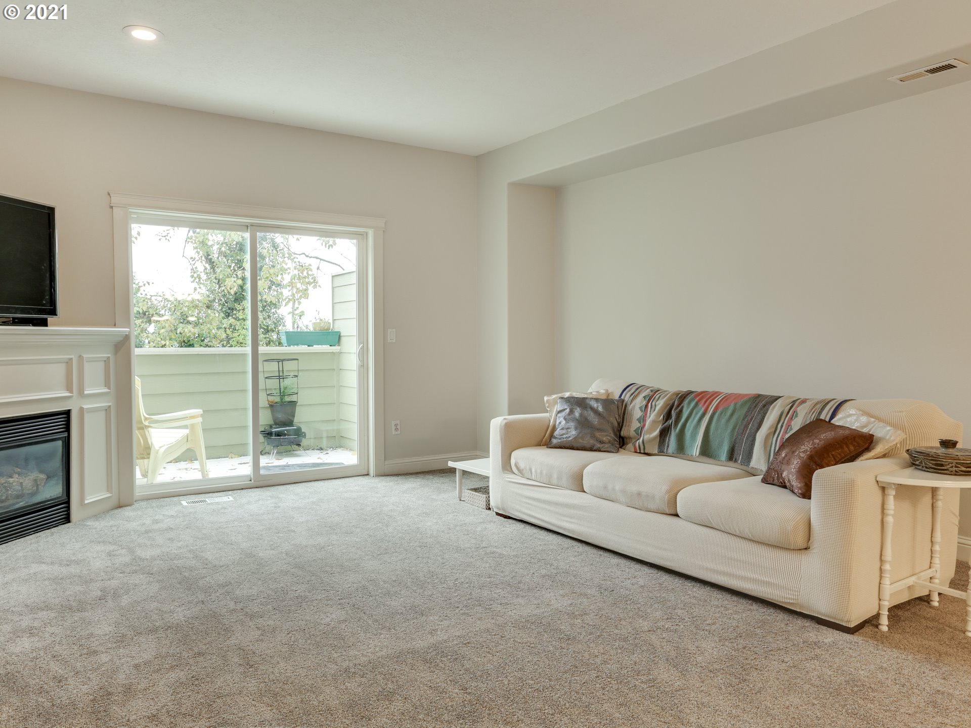 4808 Southwest View Point Terrace Portland, OR 97239 - Photo 6 of 31 Gallery Image 6