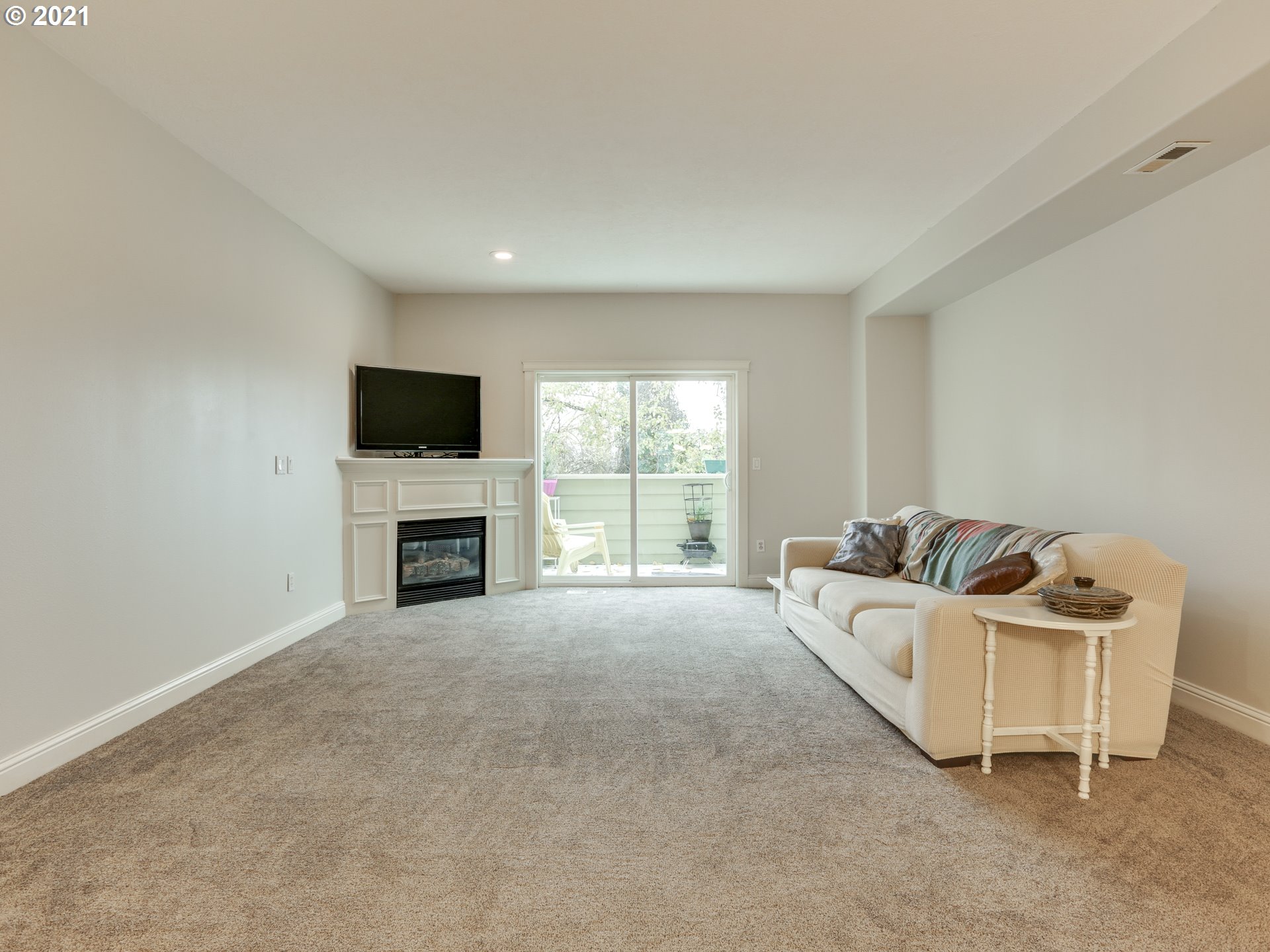 4808 Southwest View Point Terrace Portland, OR 97239 - Photo 7 of 31 Gallery Image 7