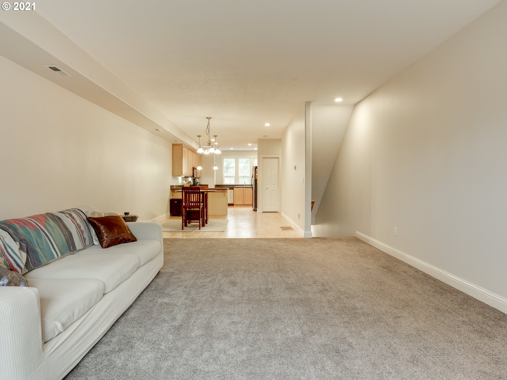 4808 Southwest View Point Terrace Portland, OR 97239 - Photo 8 of 31 Gallery Image 8