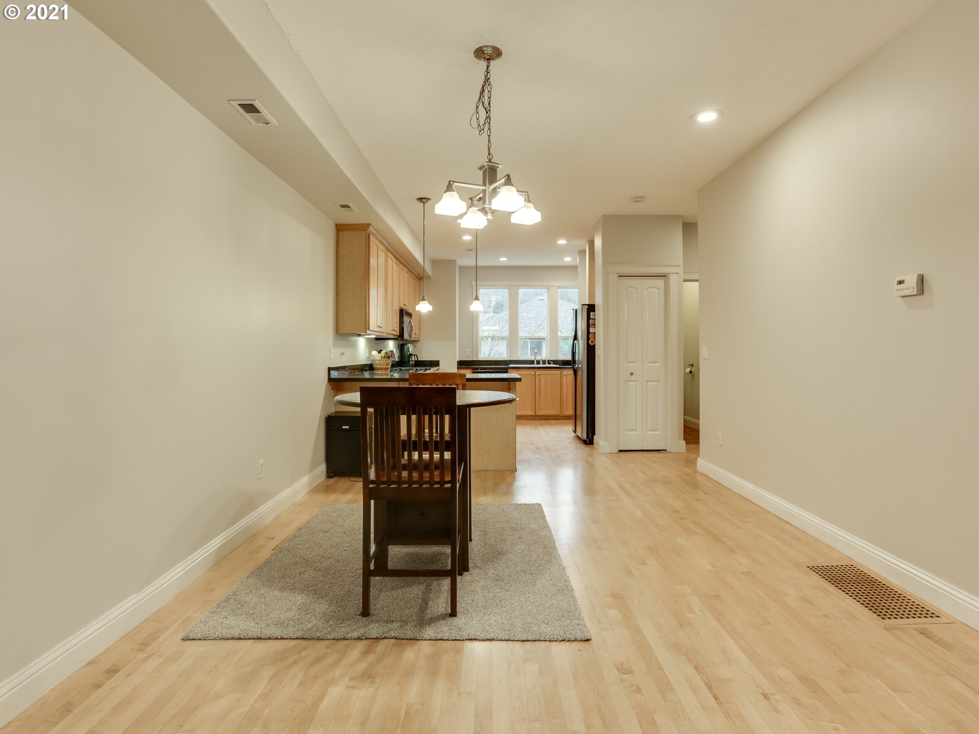4808 Southwest View Point Terrace Portland, OR 97239 - Photo 10 of 31 Gallery Image 10