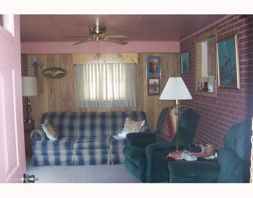 101 Derry Road New Alexandria, PA 15670 - Photo 4 of 13 Den/Family/Great Room.