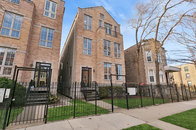 $240,000 | 4426 South Calumet Avenue, Unit 3, Chicago, IL 60653