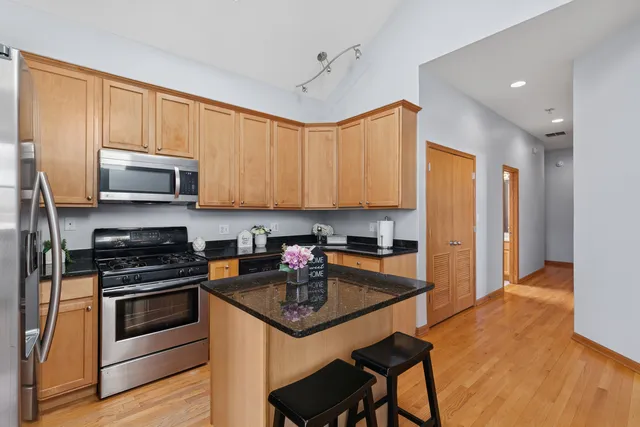 $240,000 | 4426 South Calumet Avenue, Unit 3, Chicago, IL 60653