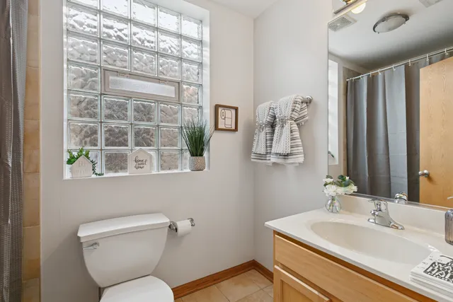 $240,000 | 4426 South Calumet Avenue, Unit 3, Chicago, IL 60653