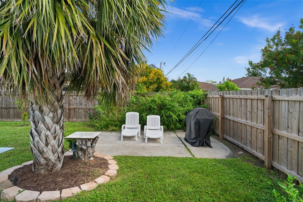 219 Coral Road Venice, FL 34293 - Photo 21 of 24 a view of a chair and table in backyard