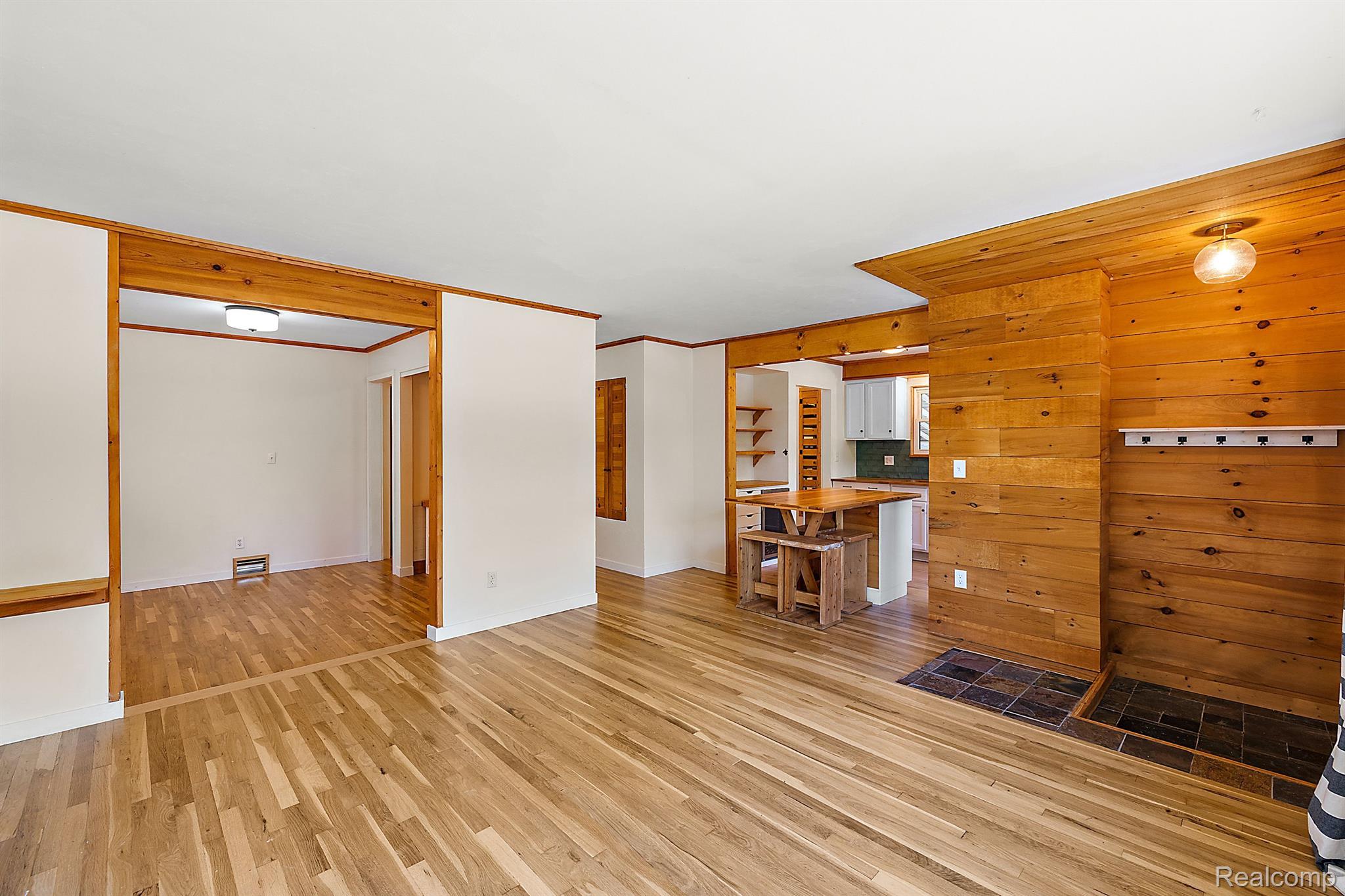 780 Cambridge Road Berkley, MI 48072 - Photo 4 of 42 Gallery Image 4