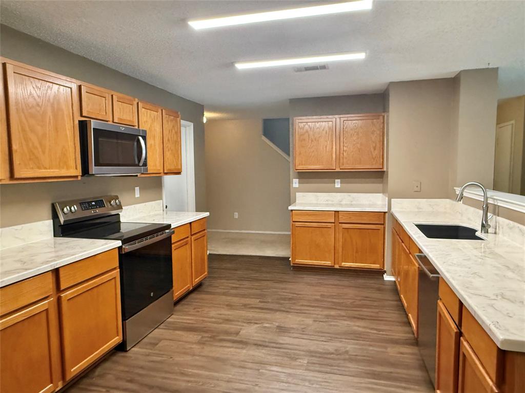 930 Dunkirk Lane Arlington, TX 76017 - Photo 12 of 35