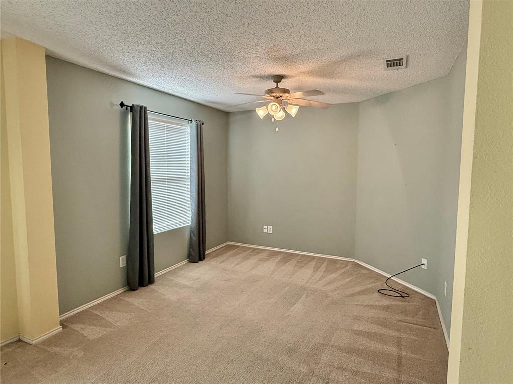 930 Dunkirk Lane Arlington, TX 76017 - Photo 17 of 35 sitting room