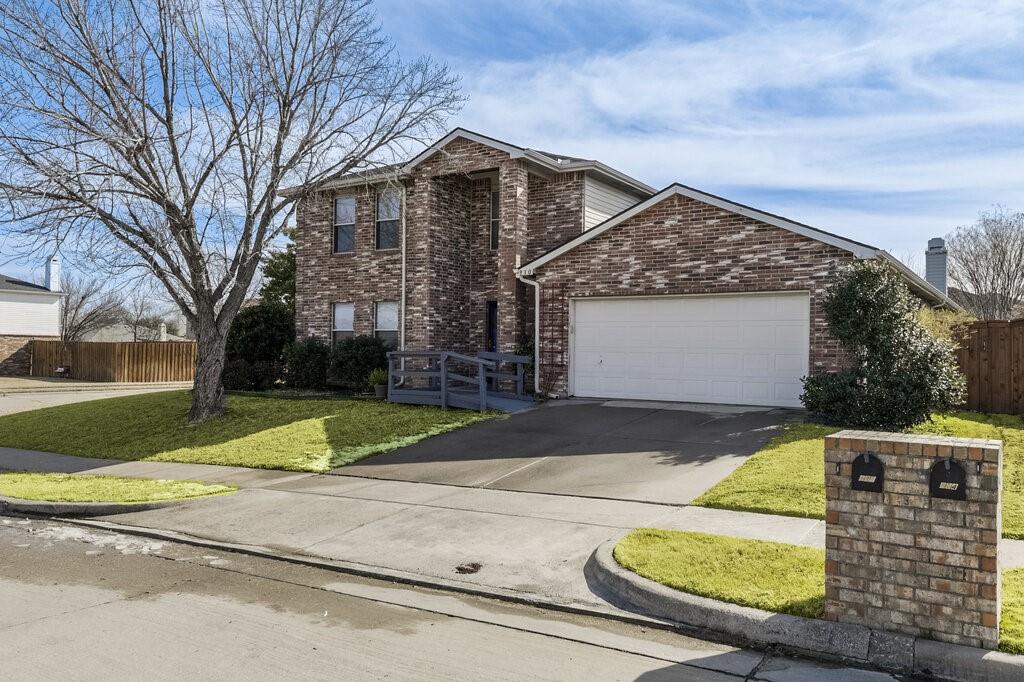 930 Dunkirk Lane Arlington, TX 76017 - Photo 2 of 35