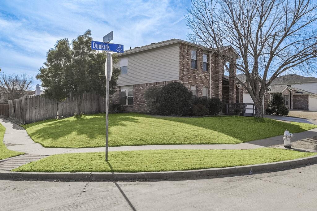 930 Dunkirk Lane Arlington, TX 76017 - Photo 3 of 35