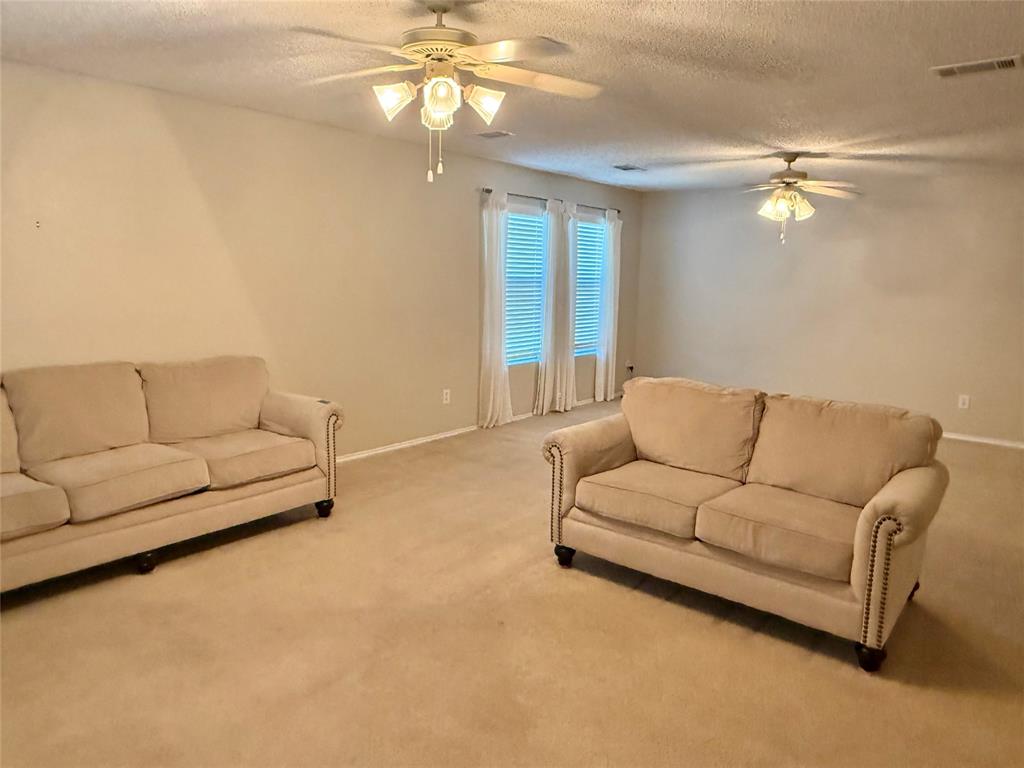 930 Dunkirk Lane Arlington, TX 76017 - Photo 5 of 35