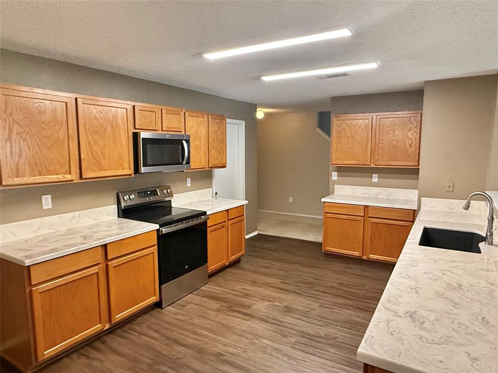 930 Dunkirk Lane Arlington, TX 76017 - Photo 10 of 35