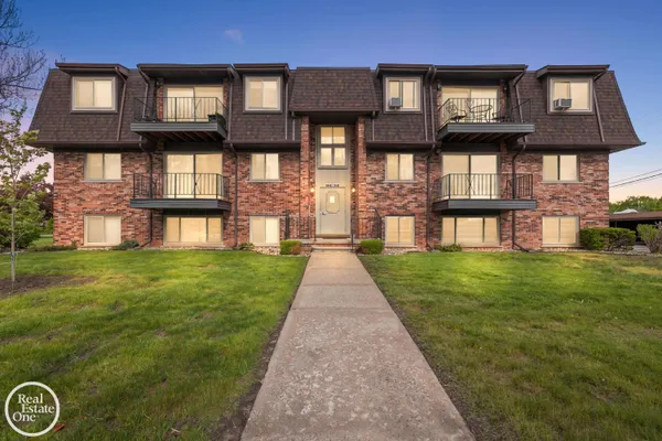 $130,000 | 225 Riviera Drive, Unit 46, St. Clair Shores, MI 48080