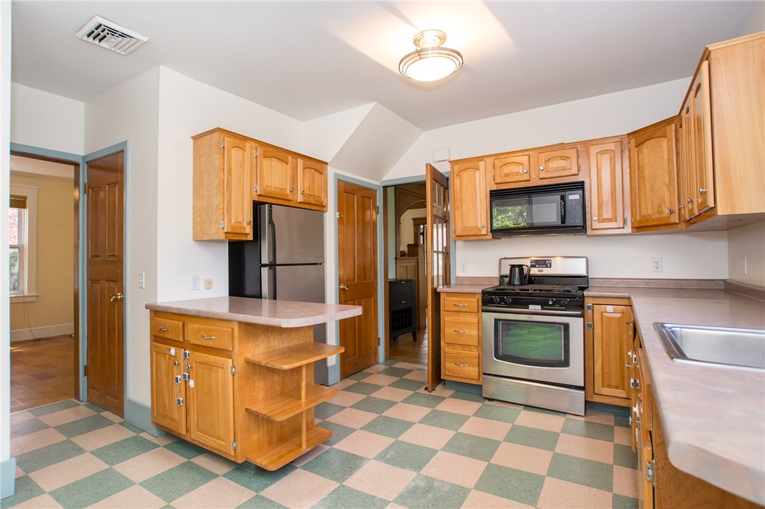 49 Lowden Street Pawtucket, RI 02860 - Photo 19 of 40 Gallery Image 19