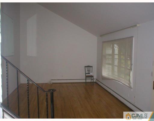 33 Eardley Road Edison, NJ 08817 - Photo 2 of 10 Gallery Image 2