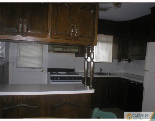 33 Eardley Road Edison, NJ 08817 - Photo 4 of 10 Gallery Image 4