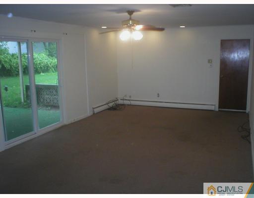 33 Eardley Road Edison, NJ 08817 - Photo 5 of 10 Gallery Image 5