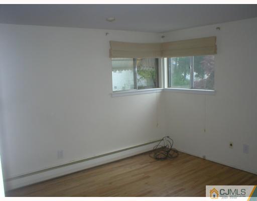 33 Eardley Road Edison, NJ 08817 - Photo 7 of 10 Gallery Image 7