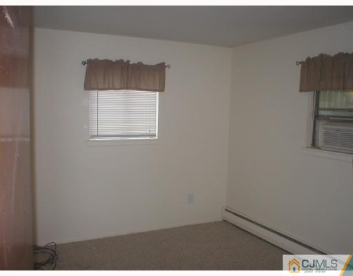33 Eardley Road Edison, NJ 08817 - Photo 9 of 10 Gallery Image 9