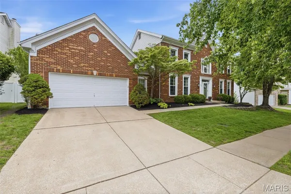 $689,000 | 249 Woodcliffe Pl Drive, Chesterfield, MO 63005