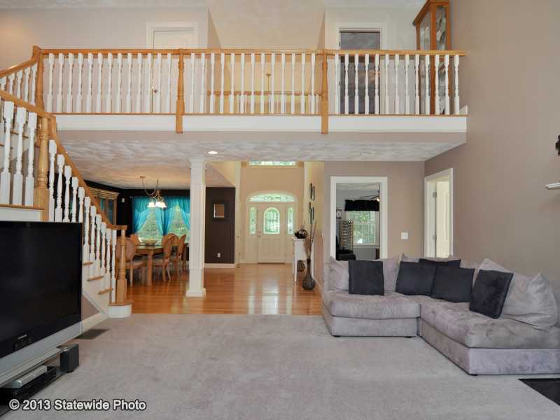 121 Hunting House Road Glocester, RI 02857 - Photo 4 of 25 Living Room.