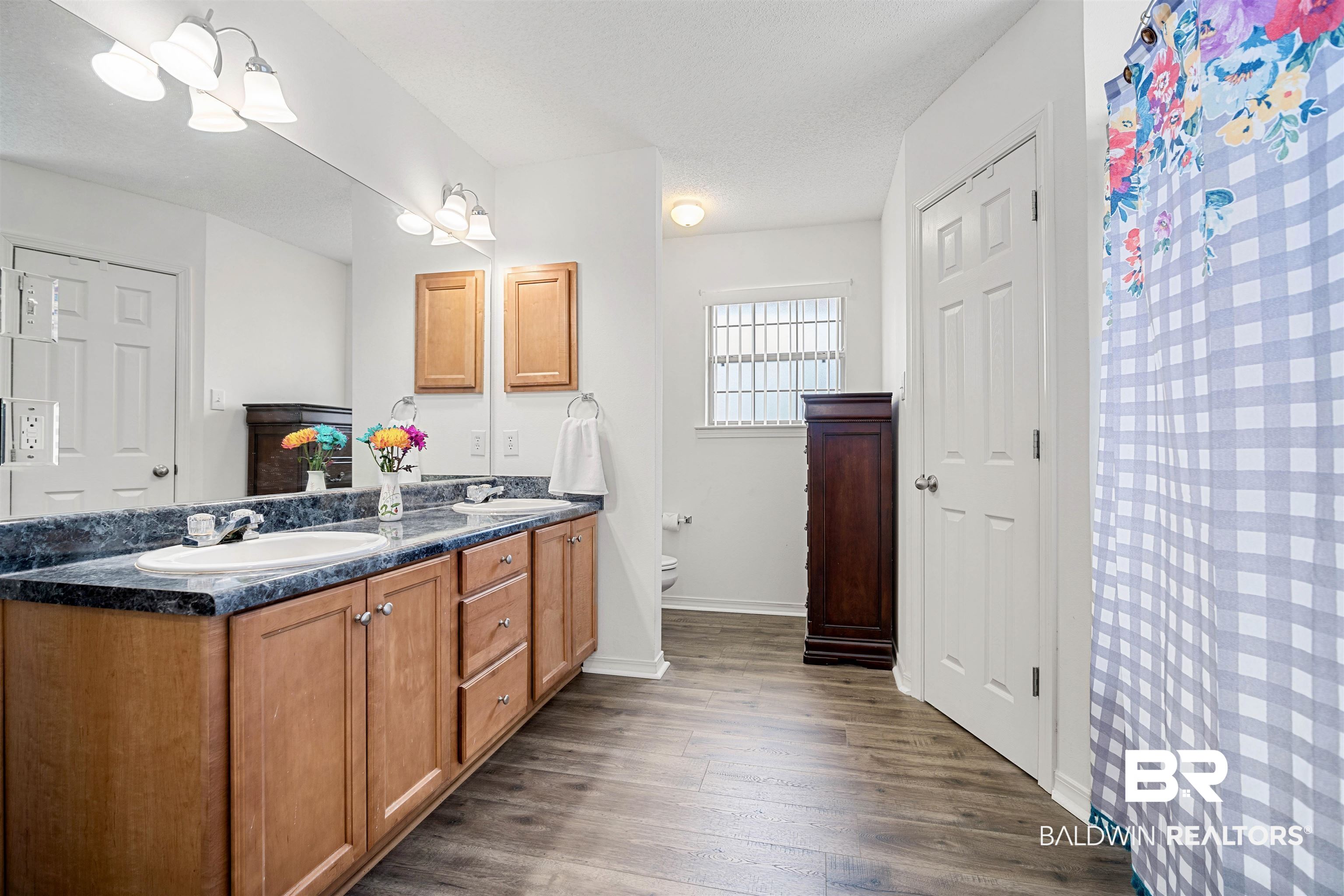 10692 Middle Oak Drive Mobile, AL 36695 - Photo 14 of 27 En-suite bathroom with double vanity, soaking tub, separate shower and large closets!