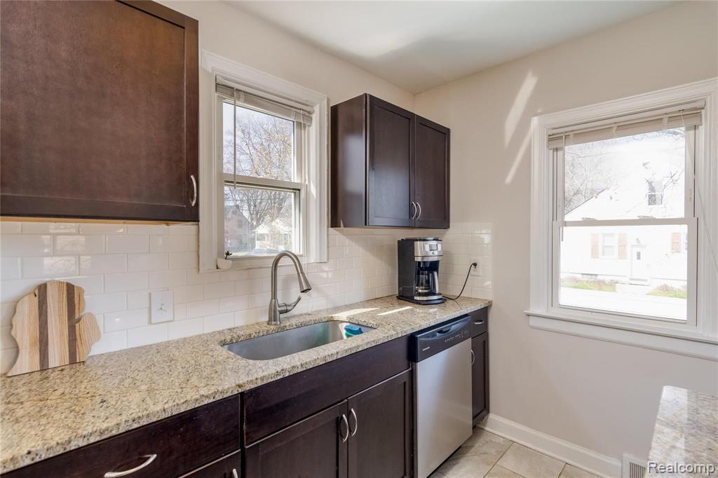 1402 East 10 Mile Road Ferndale, MI 48220 - Photo 12 of 24