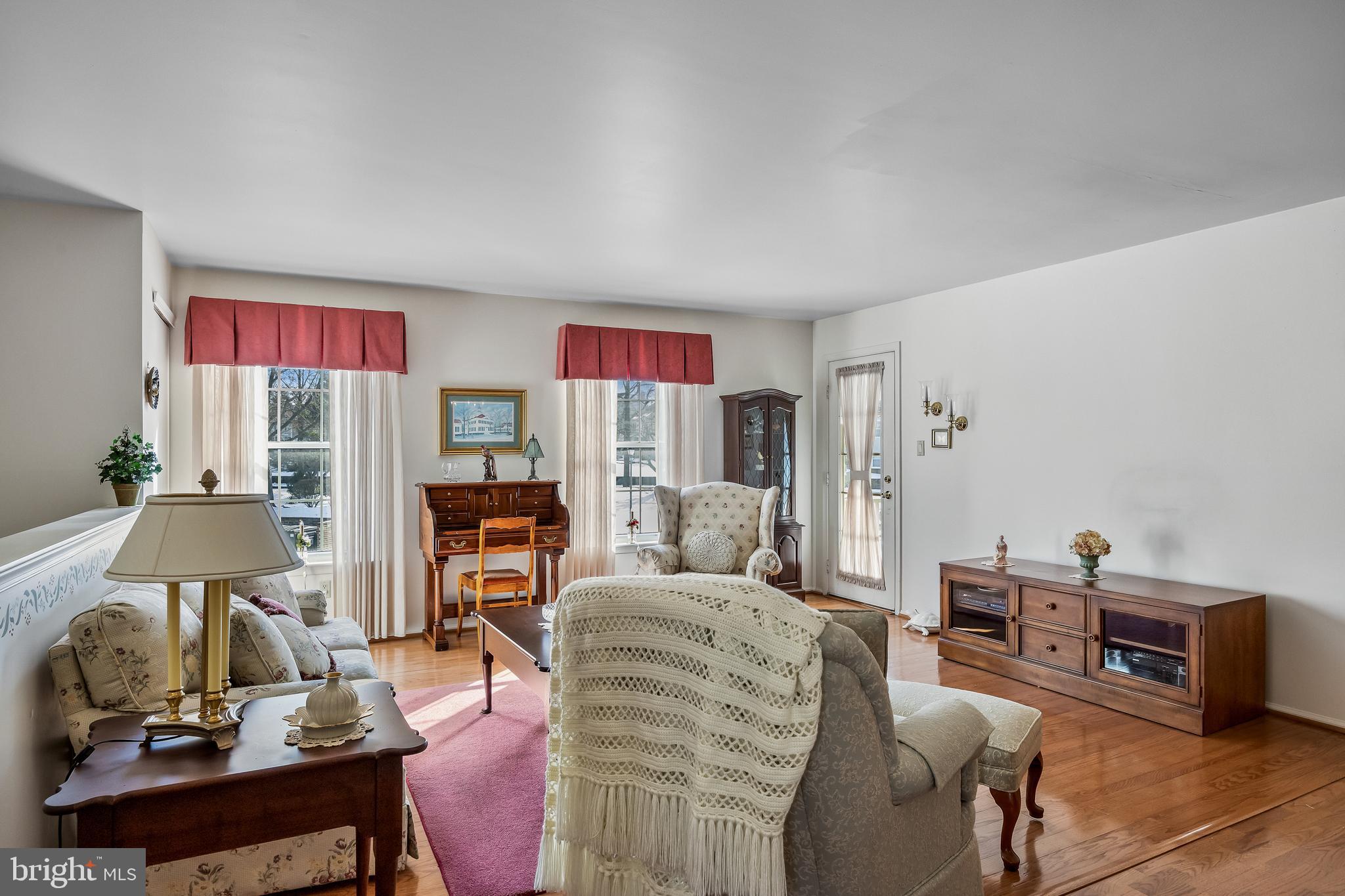 3522B Neils Court Mount Laurel, NJ 08054 - Photo 6 of 24 Living Room