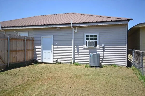 $950 | 116 Red Gros Lane, Unit B, Paradis, LA 70080