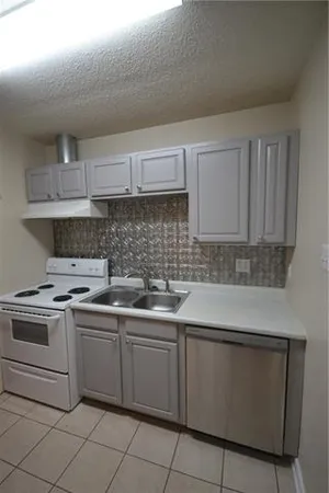 $950 | 116 Red Gros Lane, Unit B, Paradis, LA 70080